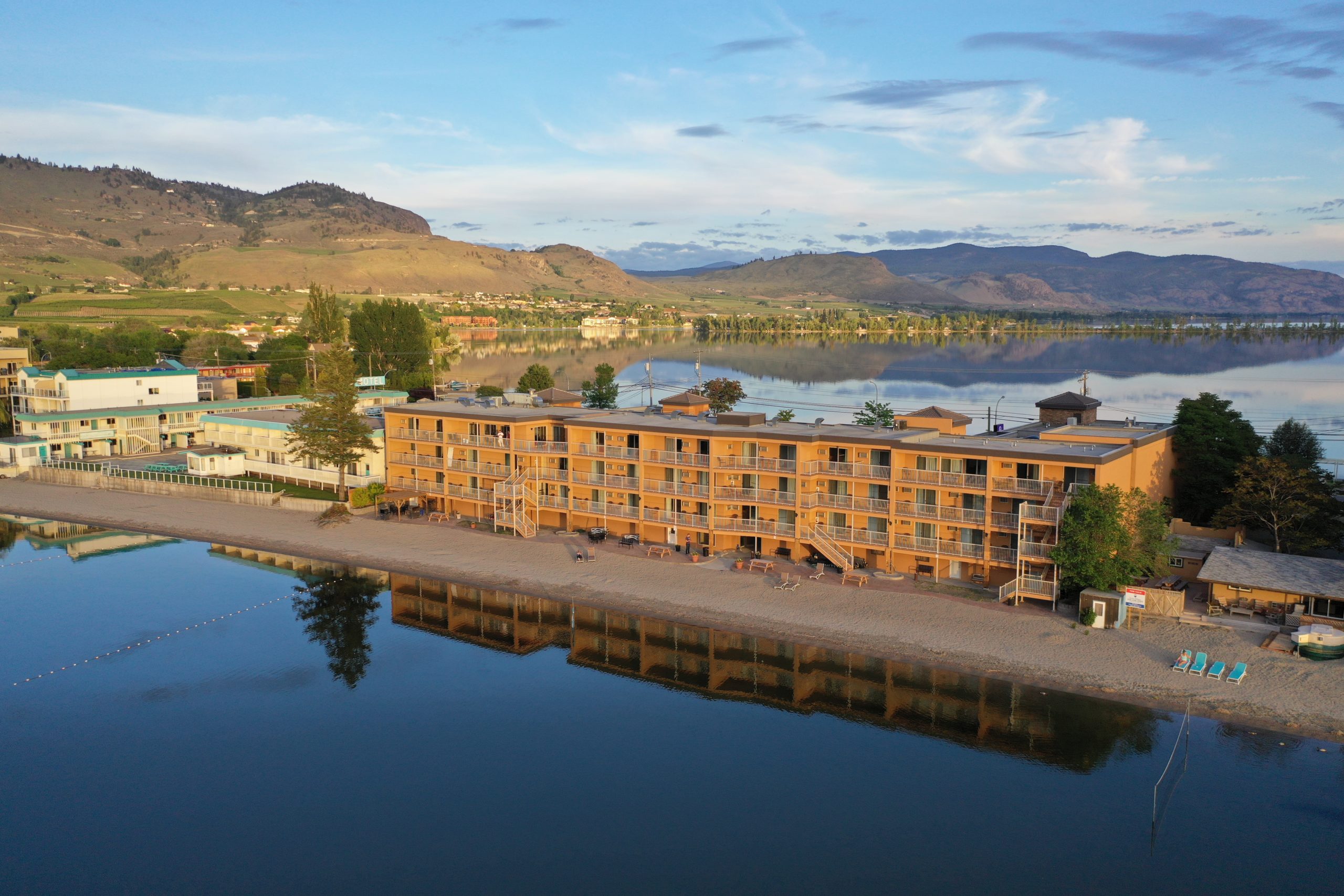 Coast Osoyoos Beach Hotel | Mundi Hotel Enterprises Inc.