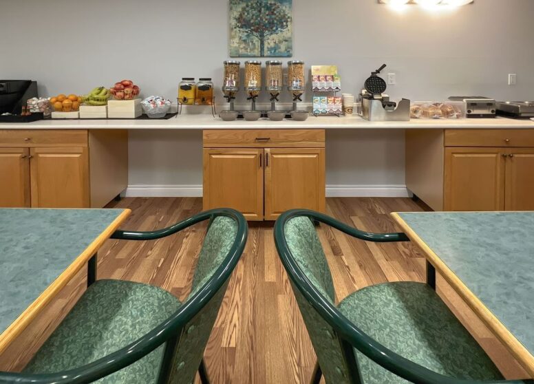 coast-hinton-hotel-0002s-0003-breakfast-room-3974