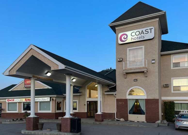 coast-hinton-hotel-0002s-0012-coast-hinton-exterior-4518