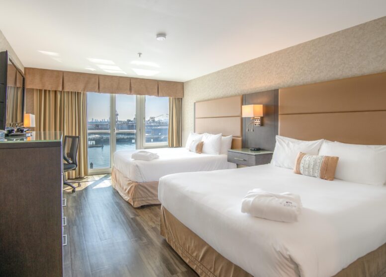 CLQH Premium Two Queens_36770153